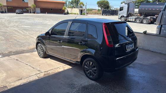 FORD FIESTA 1.6 ROCAM SEDAN 8V FLEX 4P MANUAL FORD FIESTA 1.6 ROCAM SEDAN 8V FLEX 4P MANUAL